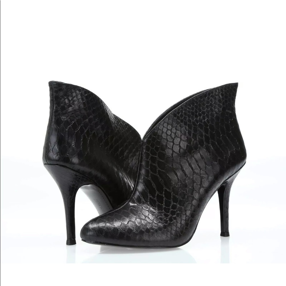 Vince Camuto Caden black ankle booties 9